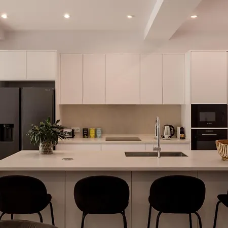 Luxury 4-bedroom In Prime Lejlighed *