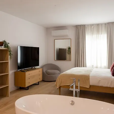 Luxury 4-bedroom In Prime Lejlighed *