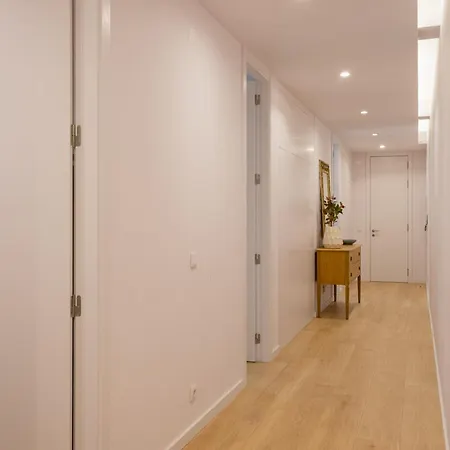 Luxury 4-bedroom In Prime Lejlighed *