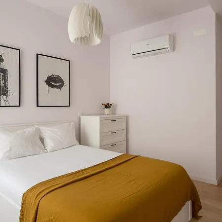 Luxury 4-bedroom In Prime Lejlighed